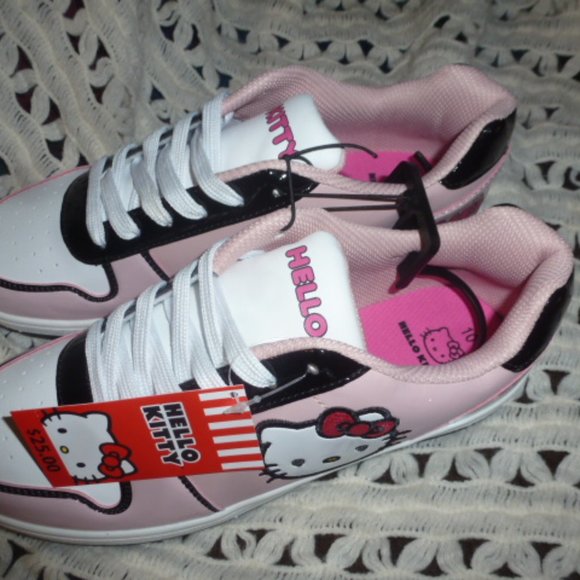 NEW- Hello Kitty by Sanrio Women's Pink Casual Court Sneakers sz10 - Picture 3 of 12